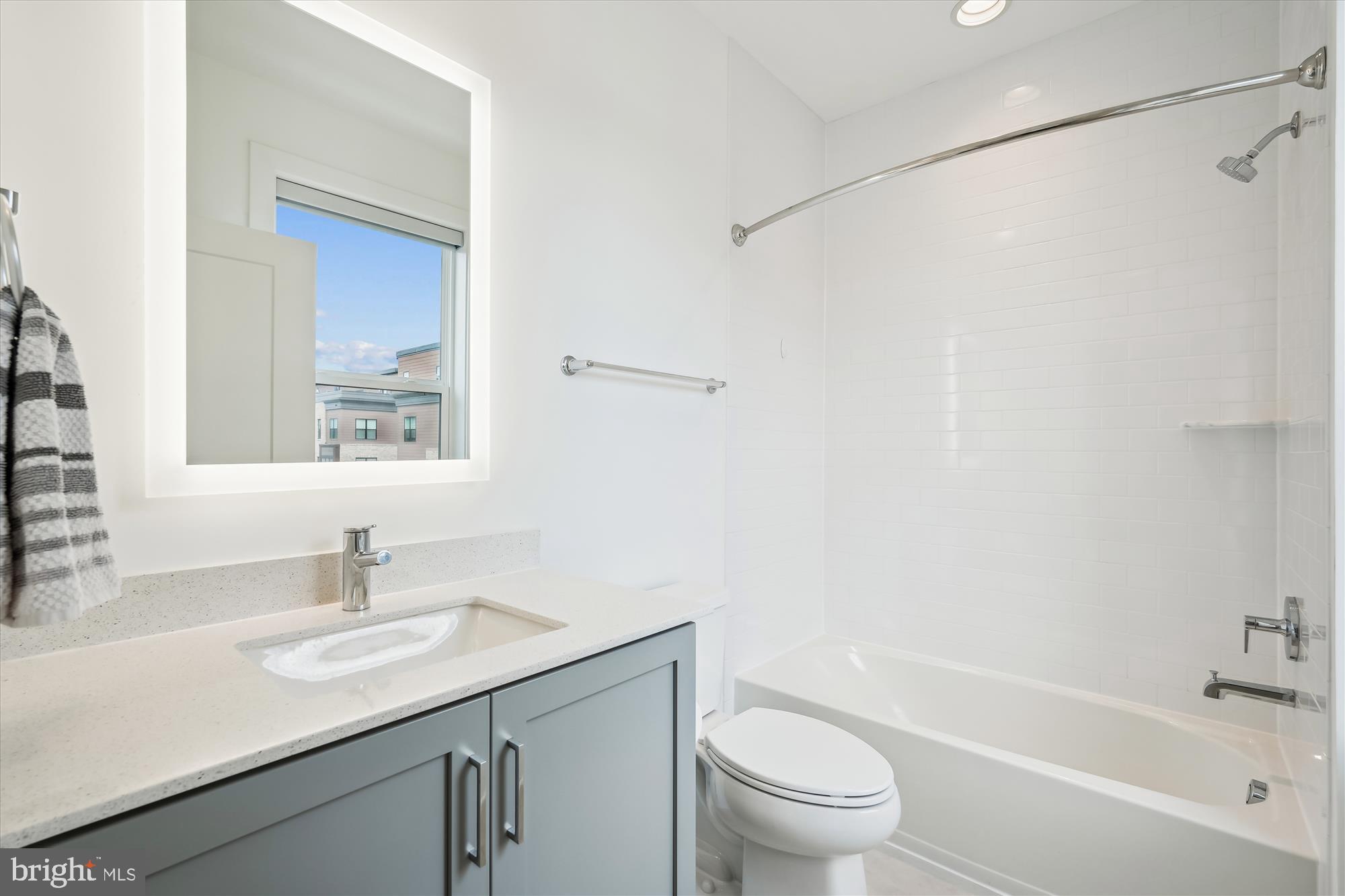 TOWER OAKS - Residential