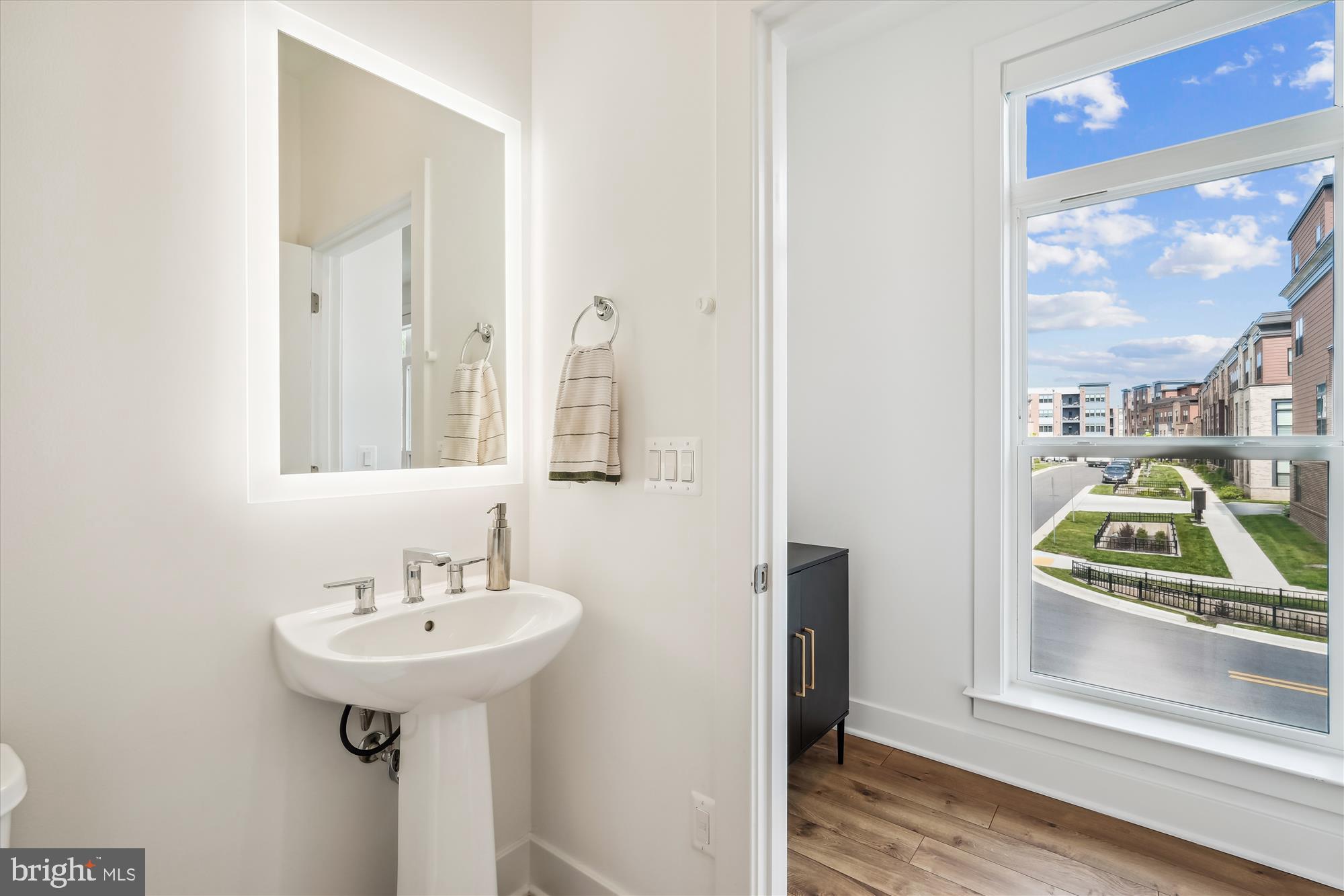 TOWER OAKS - Residential