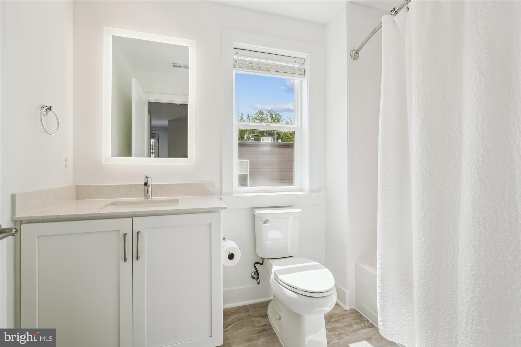 TOWER OAKS - Residential