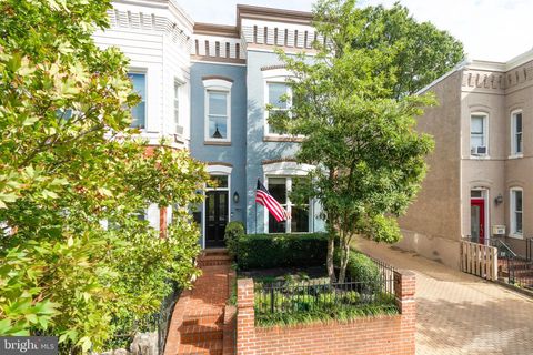 819 11TH STREET NE WASHINGTON DC 20002