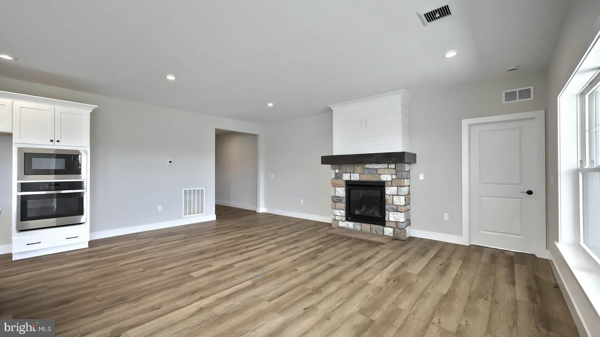 WINDING CREEK - Residential