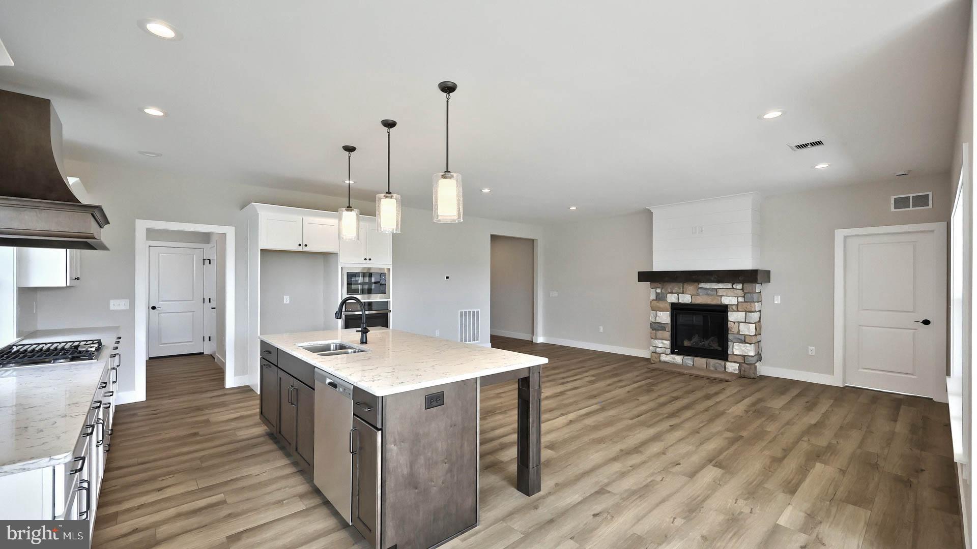 WINDING CREEK - Residential