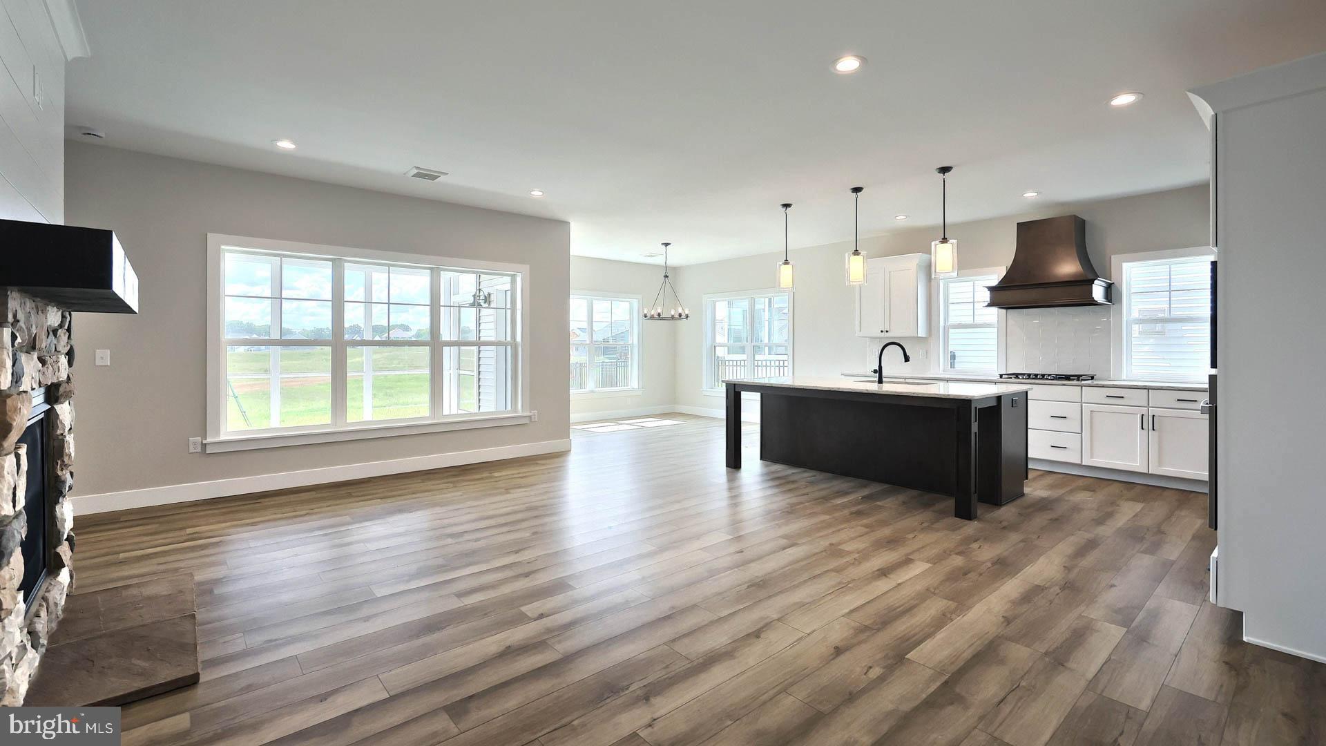 WINDING CREEK - Residential