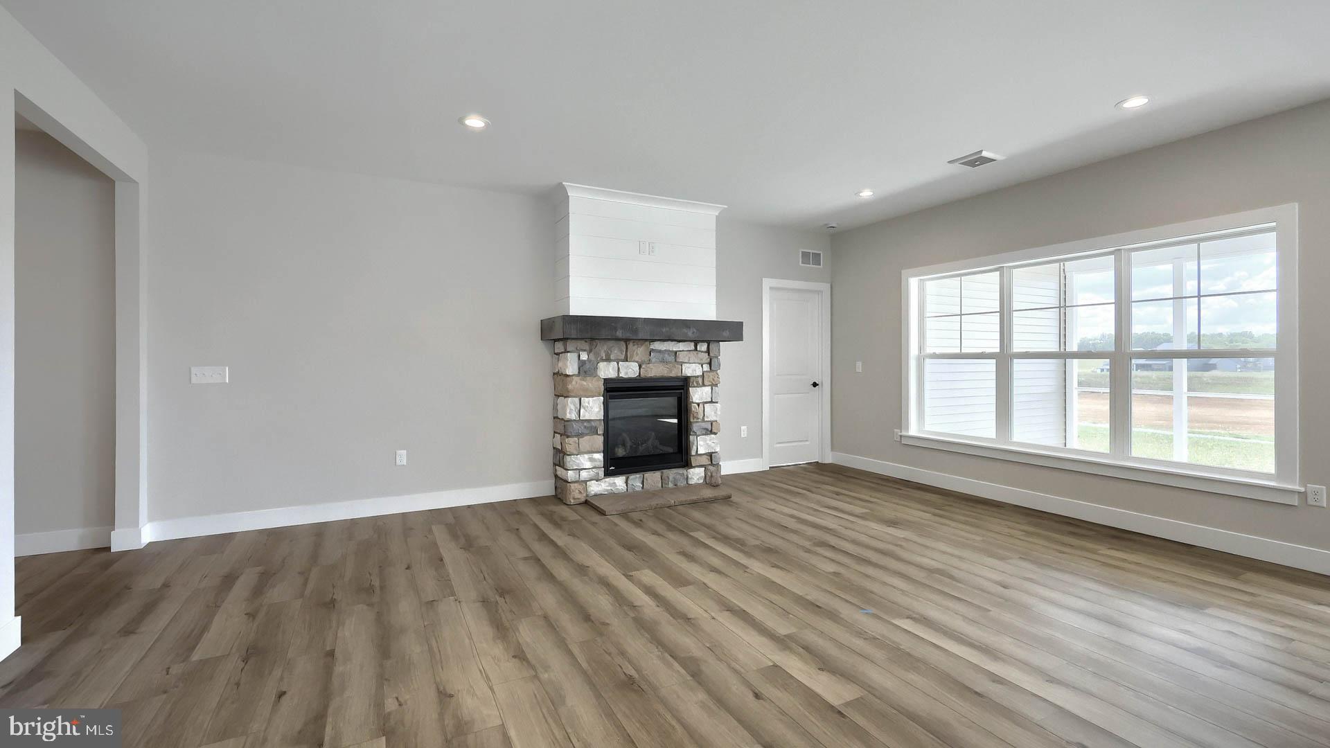 WINDING CREEK - Residential