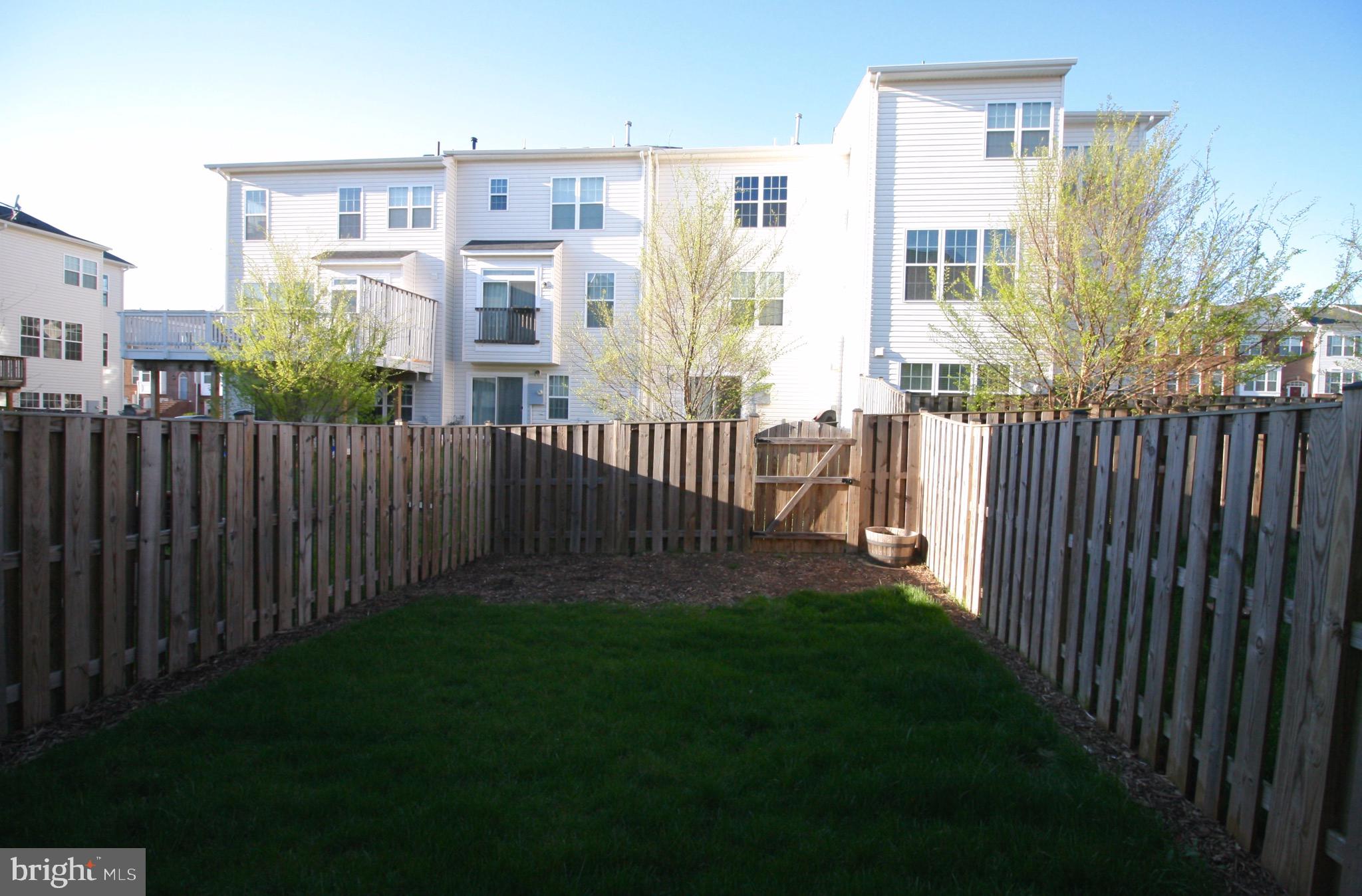 STRATSHIRE CROSSING - Residential Lease