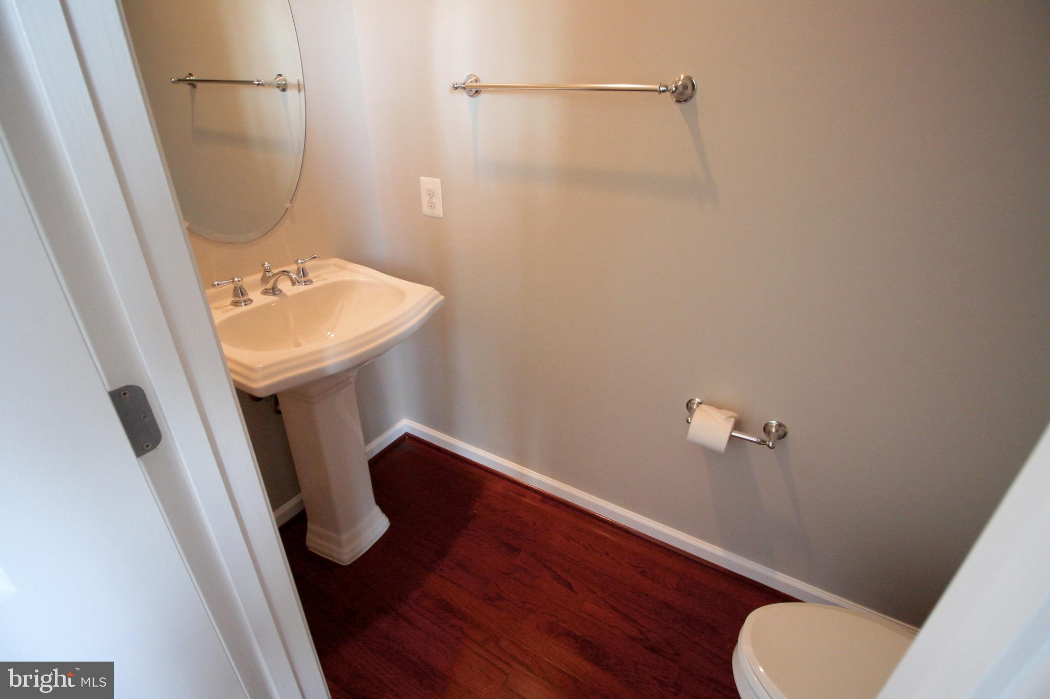 STRATSHIRE CROSSING - Residential Lease