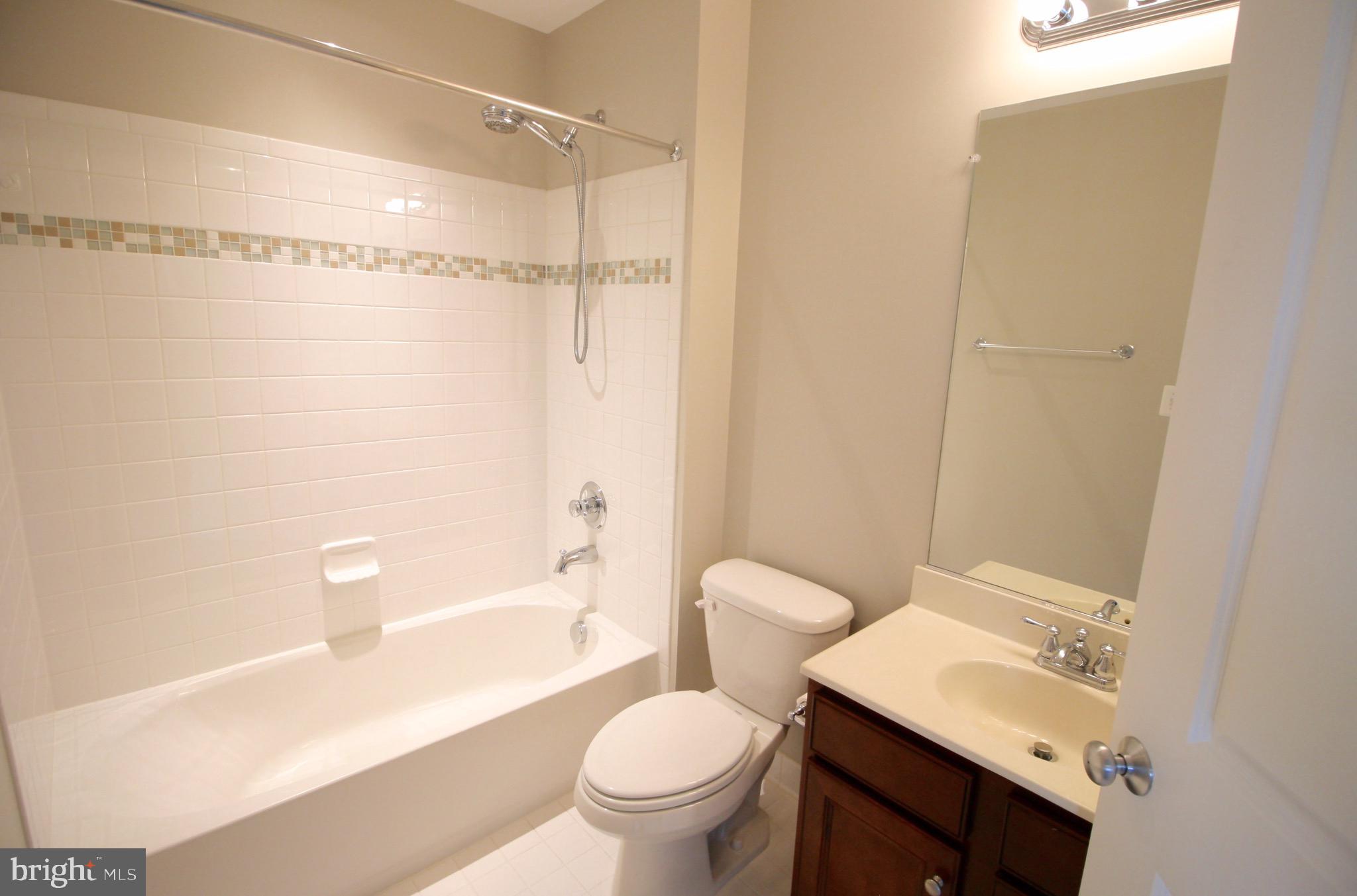 STRATSHIRE CROSSING - Residential Lease