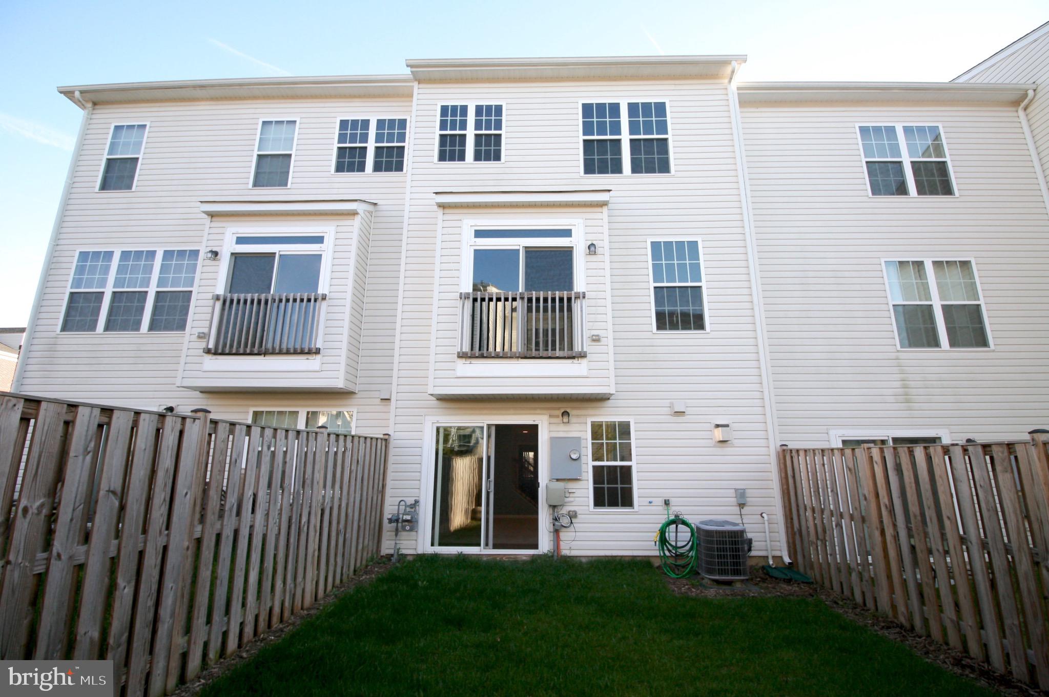 STRATSHIRE CROSSING - Residential Lease