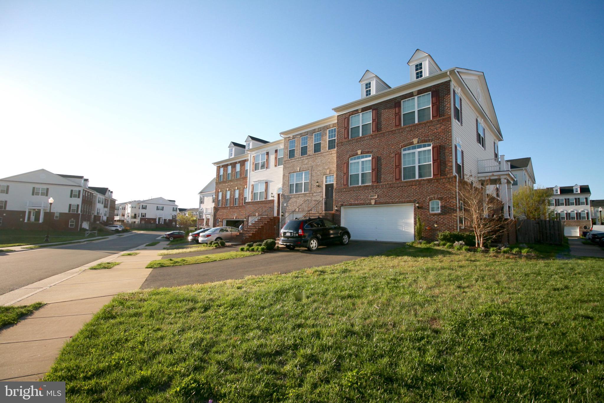 STRATSHIRE CROSSING - Residential Lease