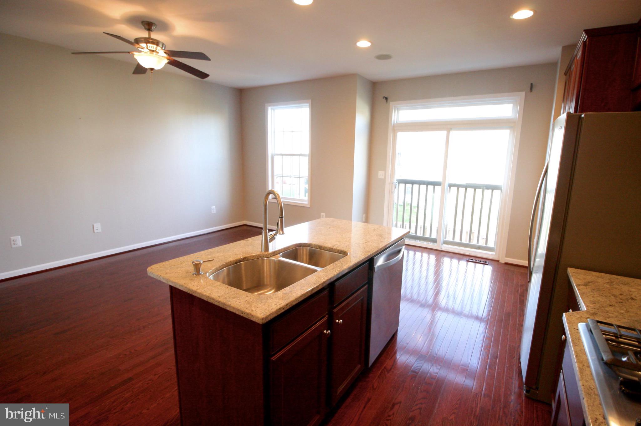 STRATSHIRE CROSSING - Residential Lease