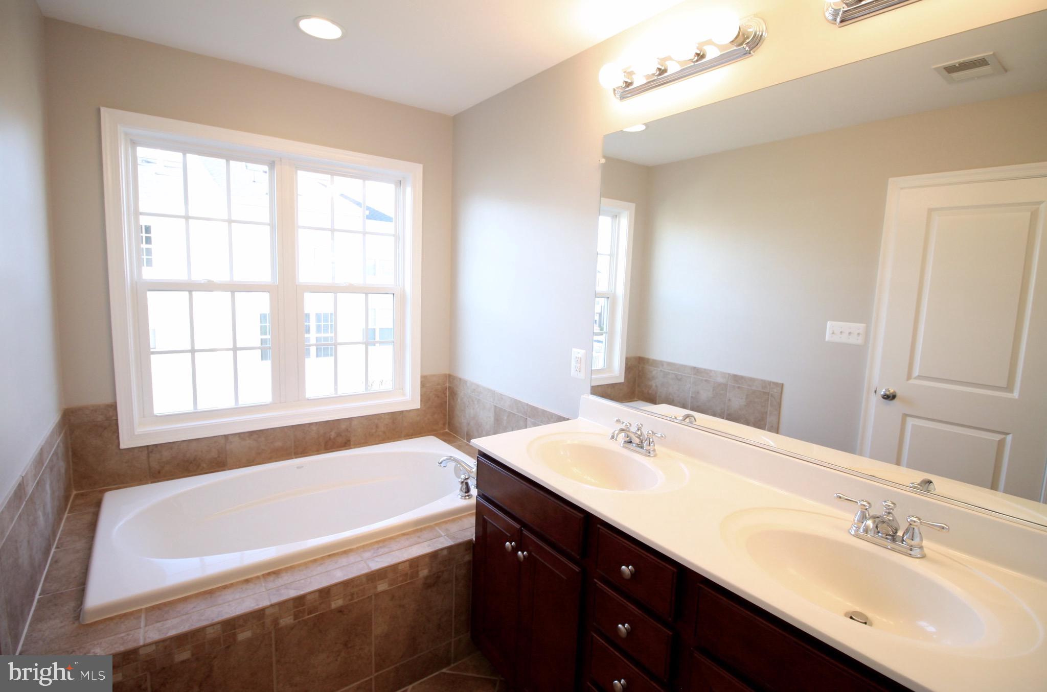 STRATSHIRE CROSSING - Residential Lease