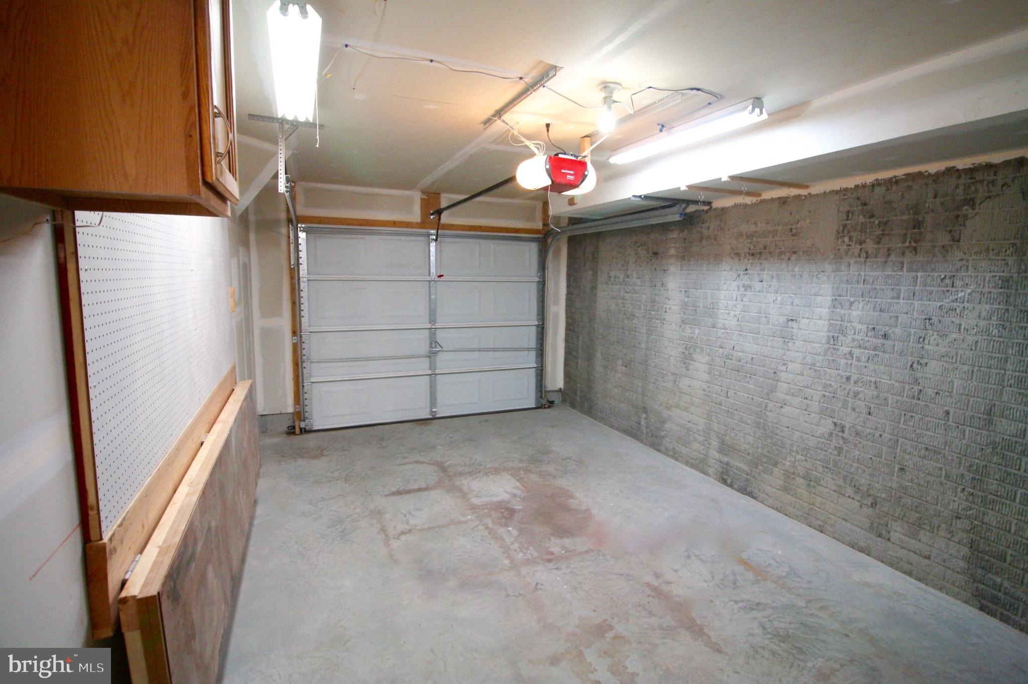 STRATSHIRE CROSSING - Residential Lease