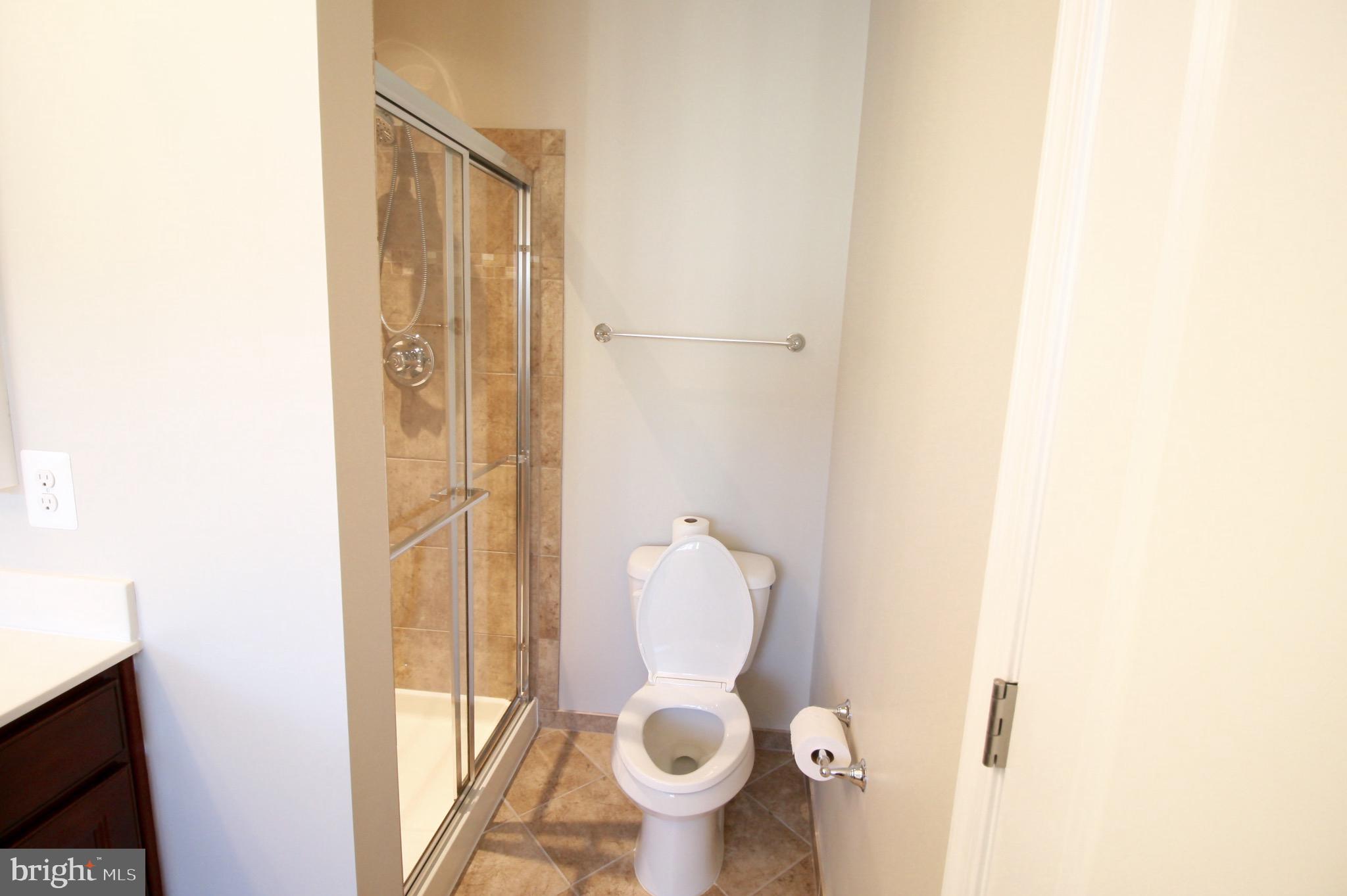 STRATSHIRE CROSSING - Residential Lease