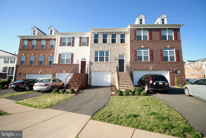 Rent this beautiful townhome with 3 bedrooms, 3.5 bathroom home with a fully finished basement. 1 car garage attached. Hardwoods throughout, well maintained with great sized rooms. Granite counter top in kitchen with stainless steel appliances. Fenced in yard makes for great entertaining, tots lots in community with access to HOA amenities. Move in 2/3!