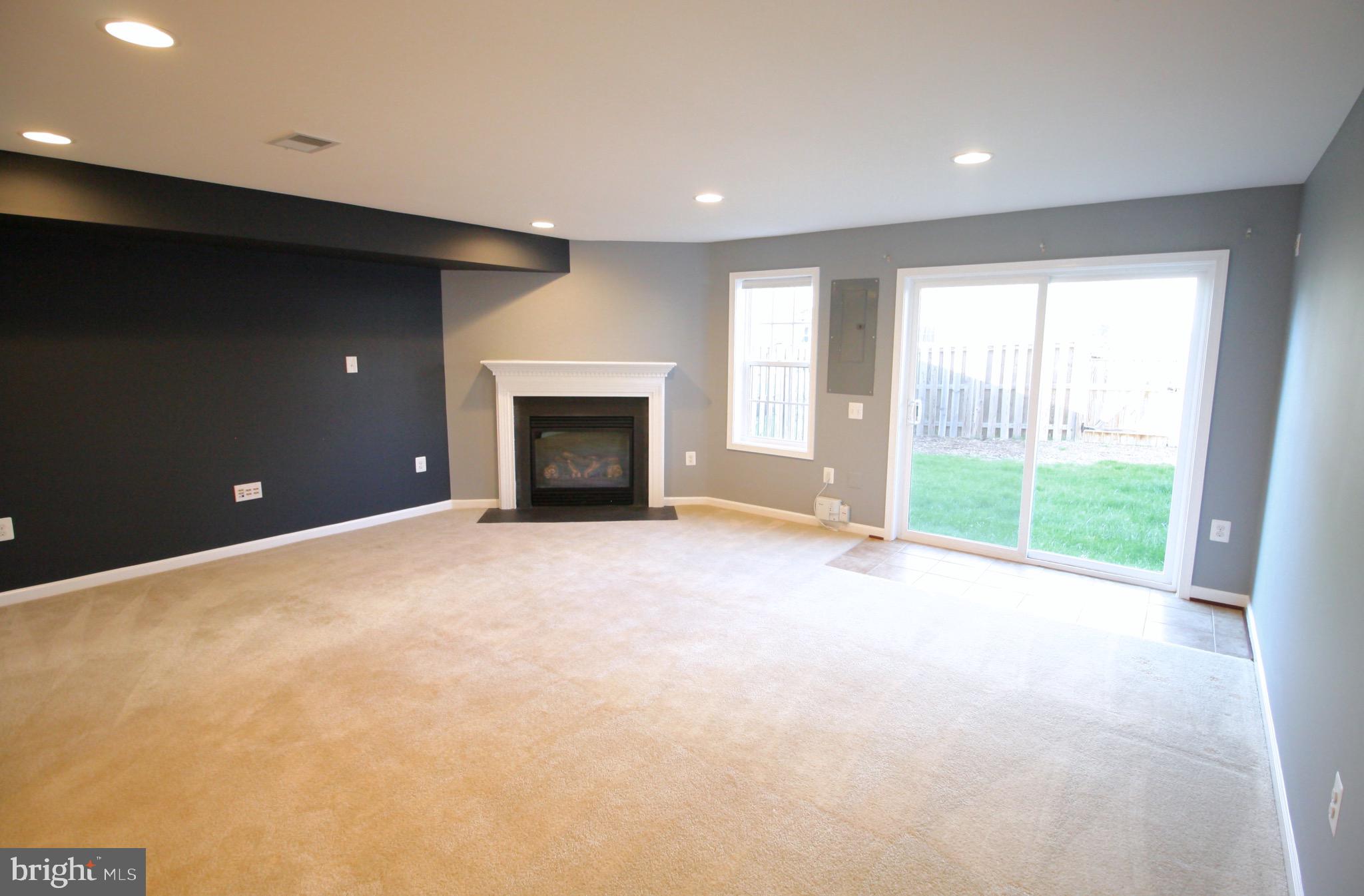 STRATSHIRE CROSSING - Residential Lease