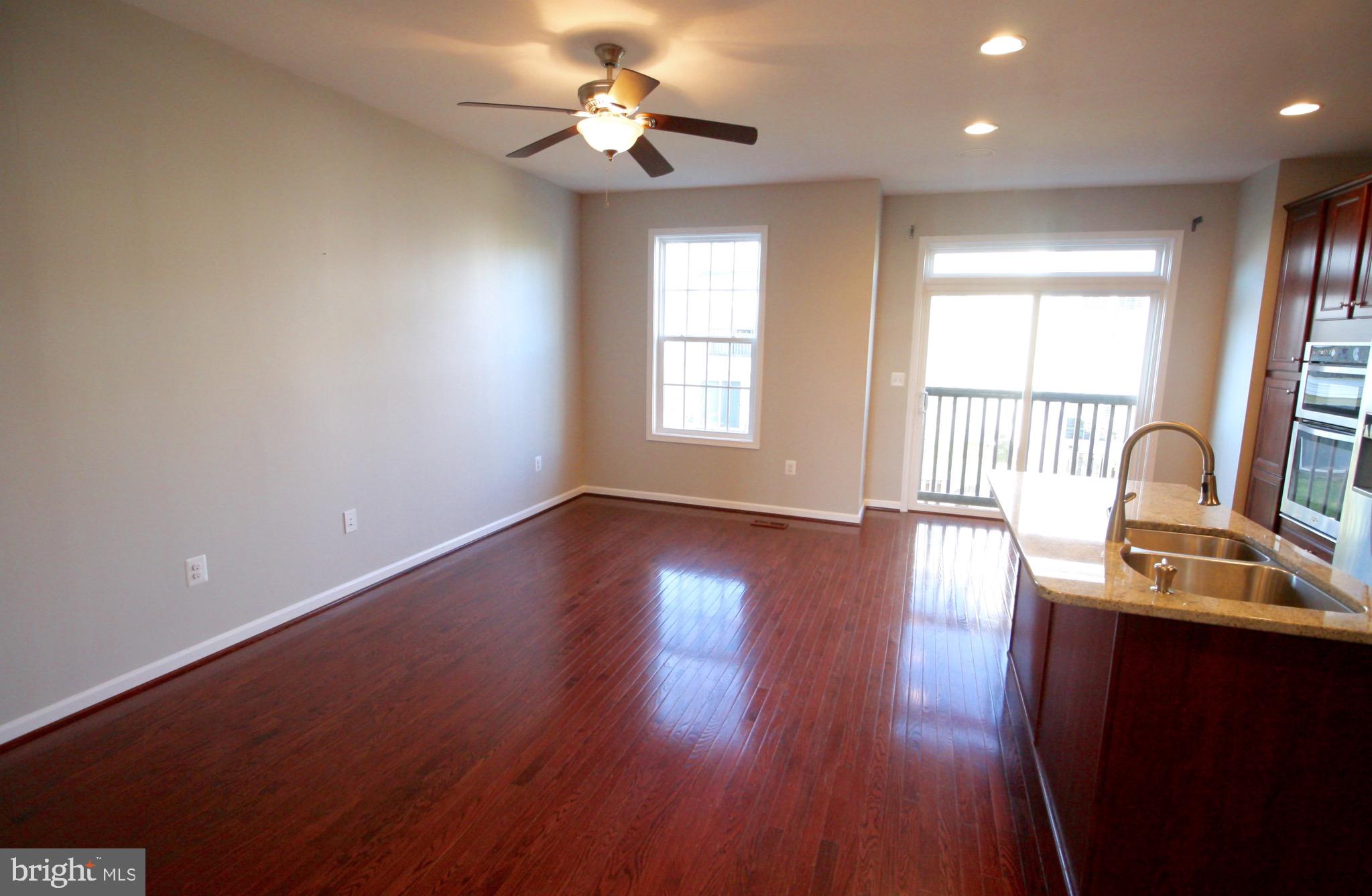 STRATSHIRE CROSSING - Residential Lease