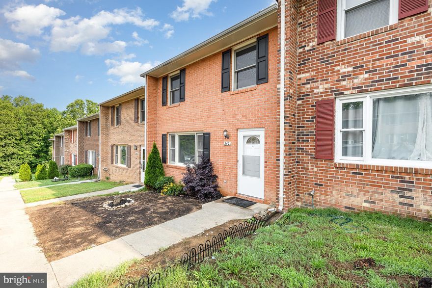Fantastic location for this three-level townhome, offering privacy with a serene wooded backdrop. The ground-level patio includes convenient storage, while the home features gas heating and hot water for efficiency. Ideally situated near the Leeland Commuter Rail Stop and downtown Fredericksburg.