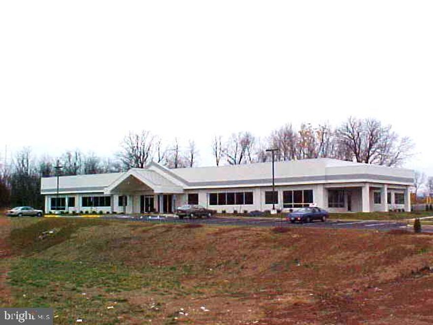 19,520 SF of finished Class A office space in the Dawson Business Park for sale. Property is Zoned
M-1. Space is currently occupied and will be available February 1, 2025. Ample parking w/250 spaces. Nearby businesses include Mercury Paper, Ford Motor Co.,Fed-EX Ground, American Woodmark, Trex, Rubbermaid, Corrugated Container.