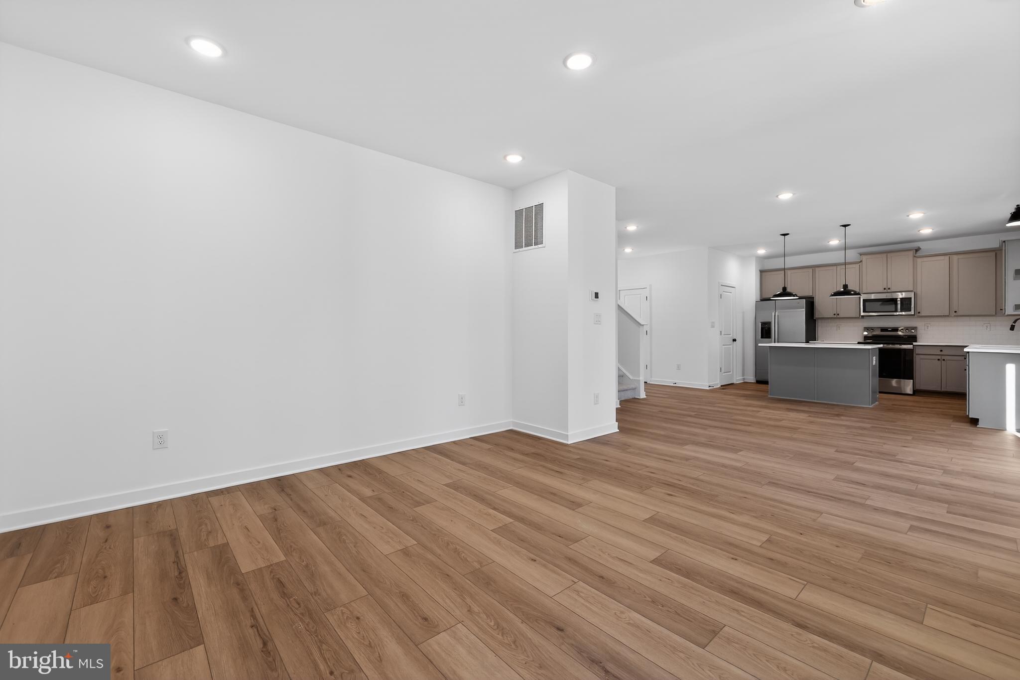 CAPTAINS WAY - Residential