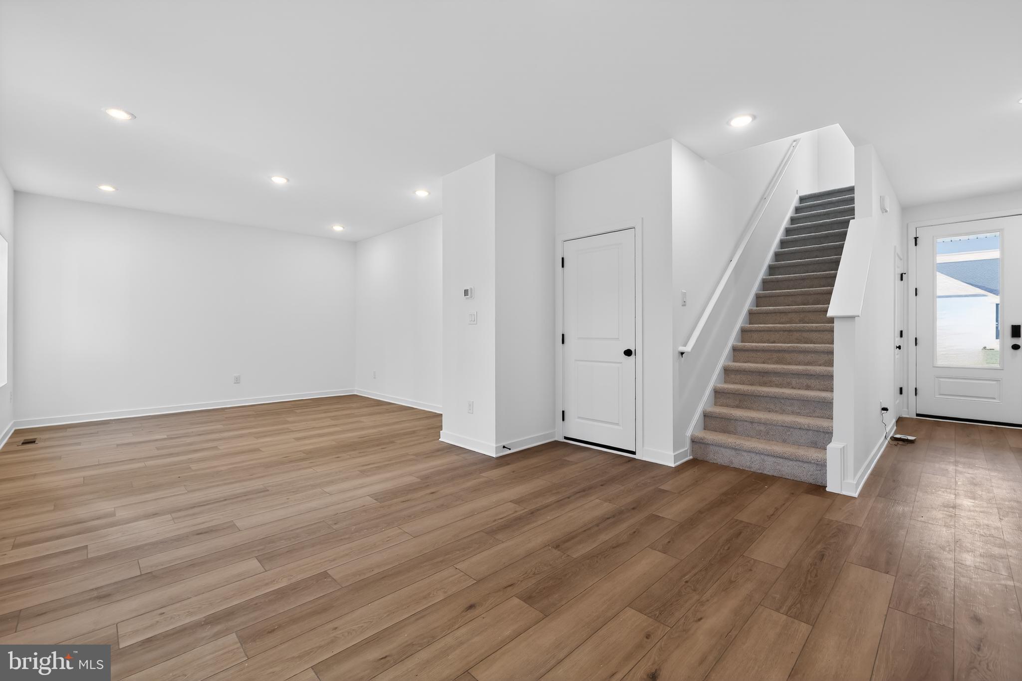CAPTAINS WAY - Residential