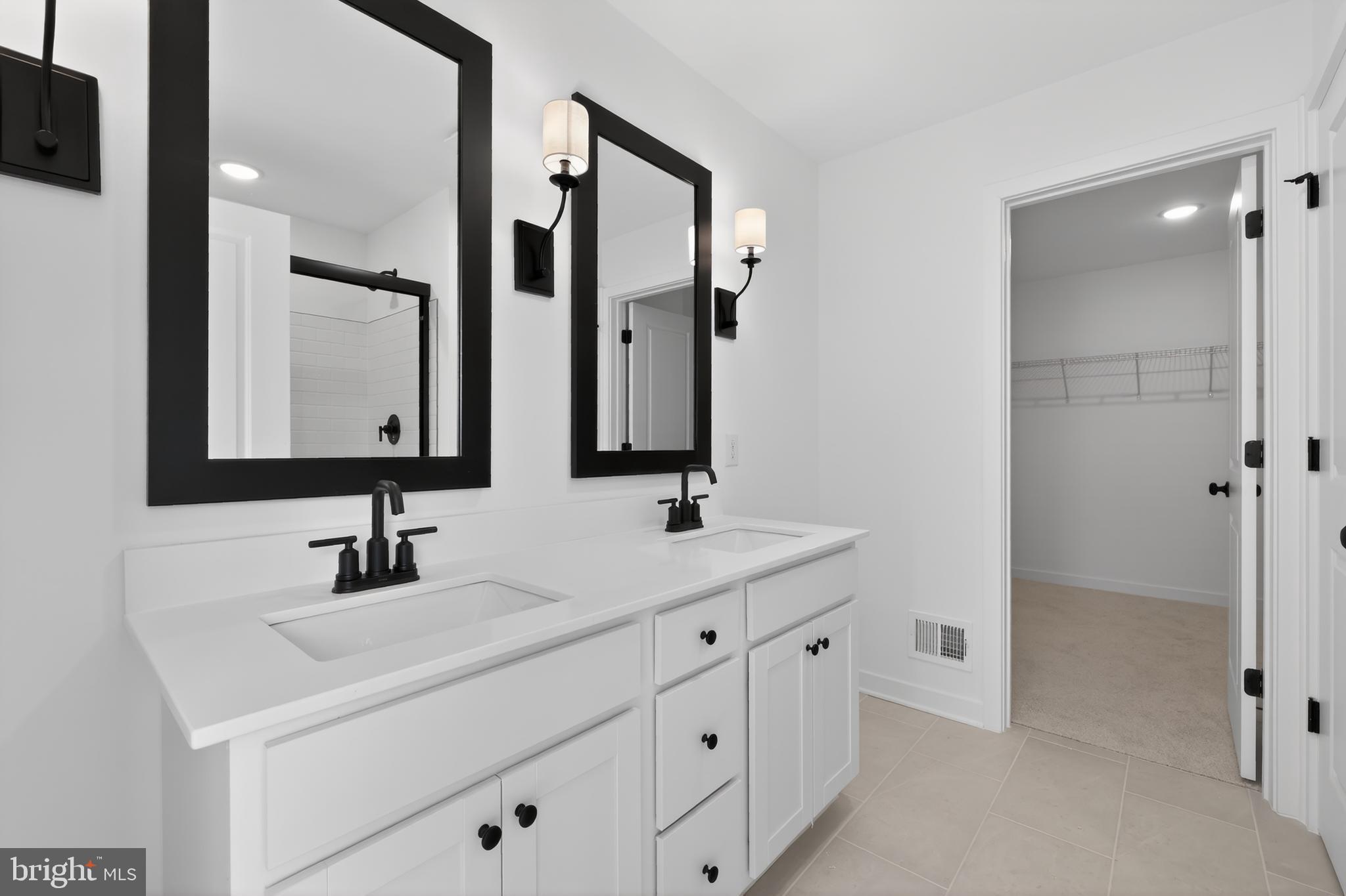 CAPTAINS WAY - Residential