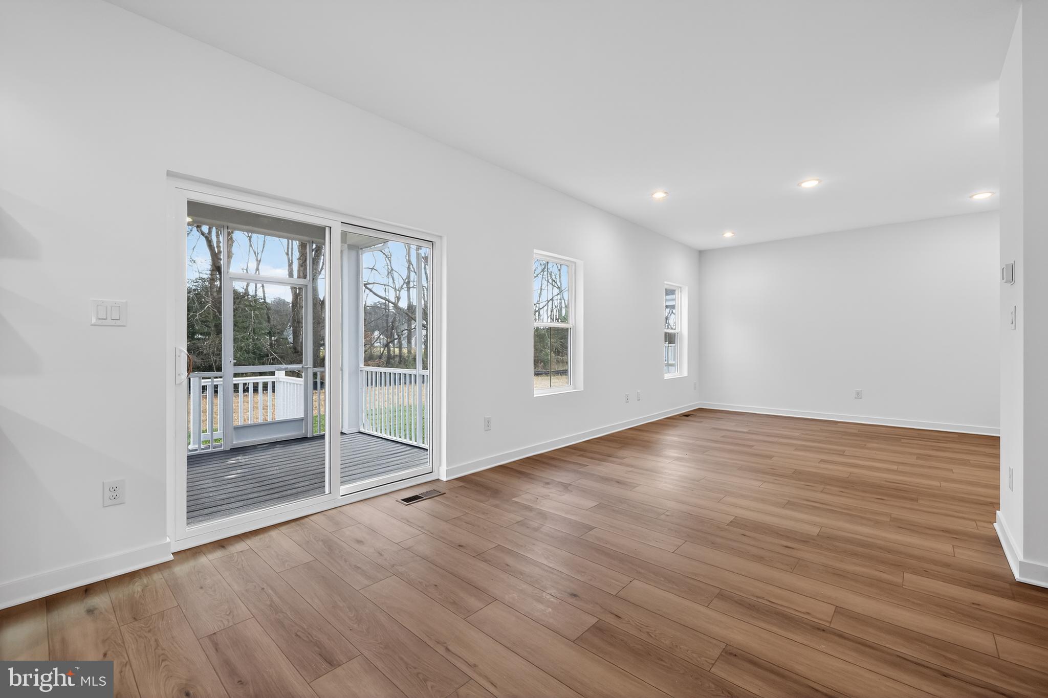CAPTAINS WAY - Residential