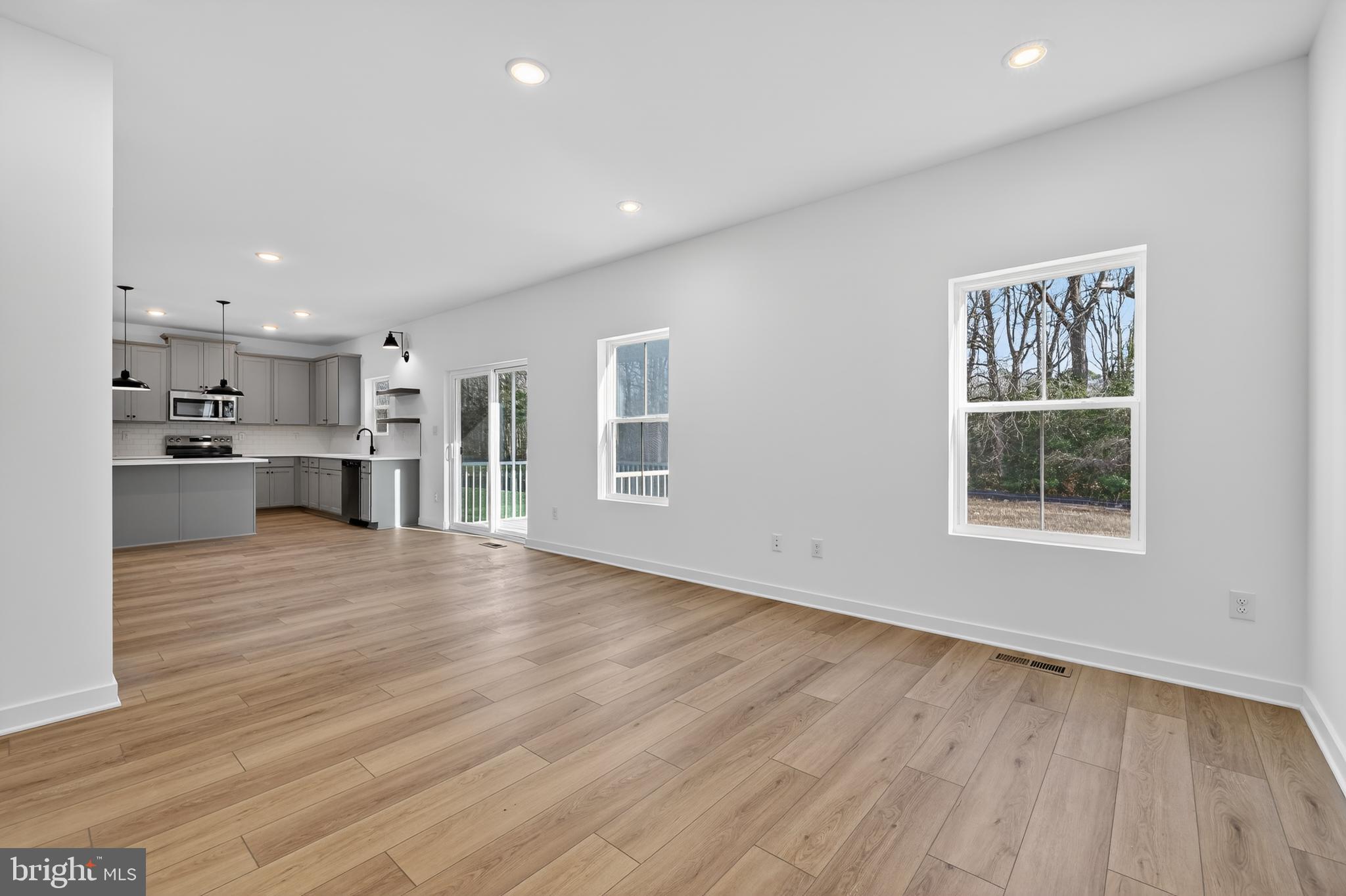 CAPTAINS WAY - Residential