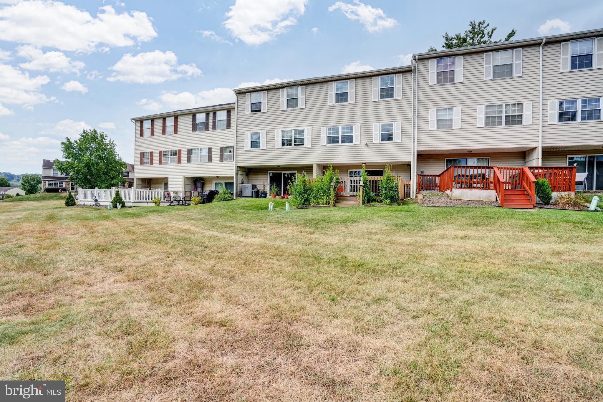 BEAVER RUN KNOLL - Residential