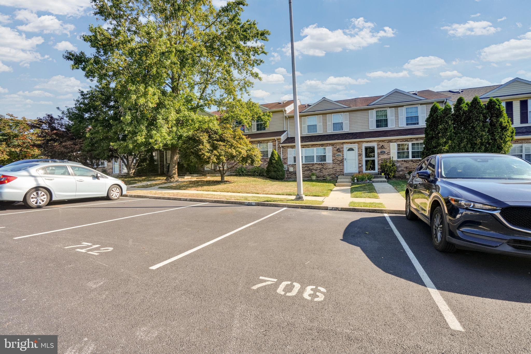 BEAVER RUN KNOLL - Residential