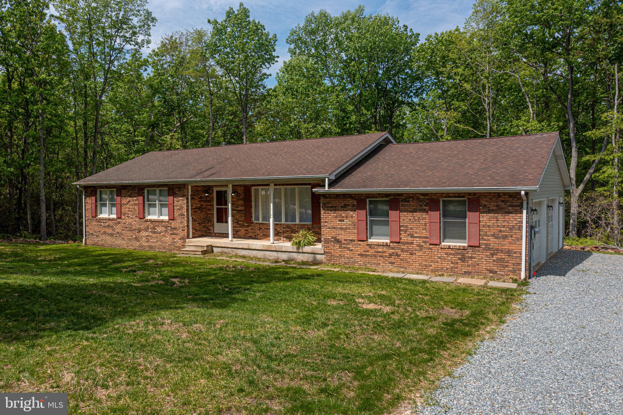 2 LAUREL WAY