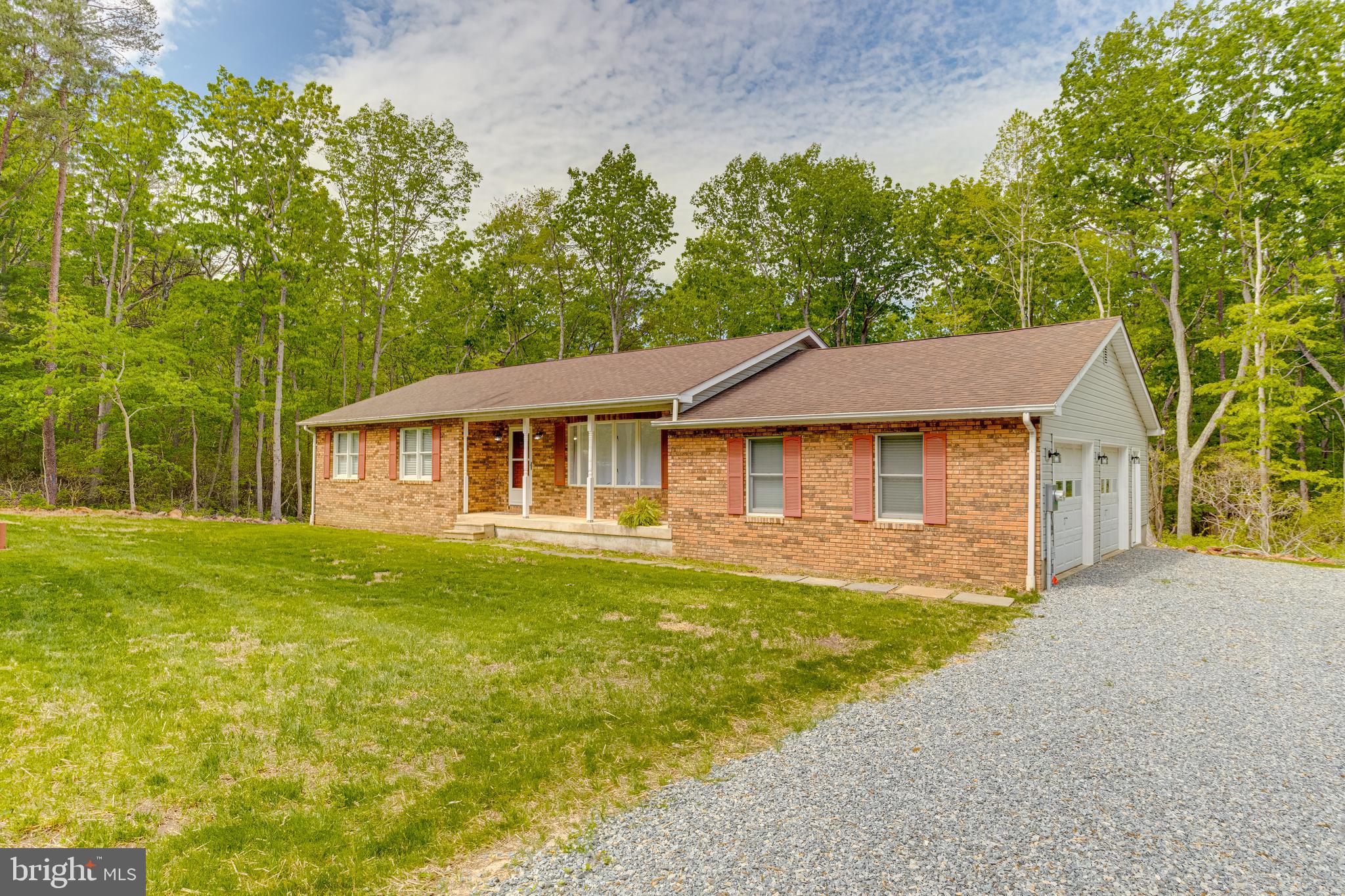 2 LAUREL WAY