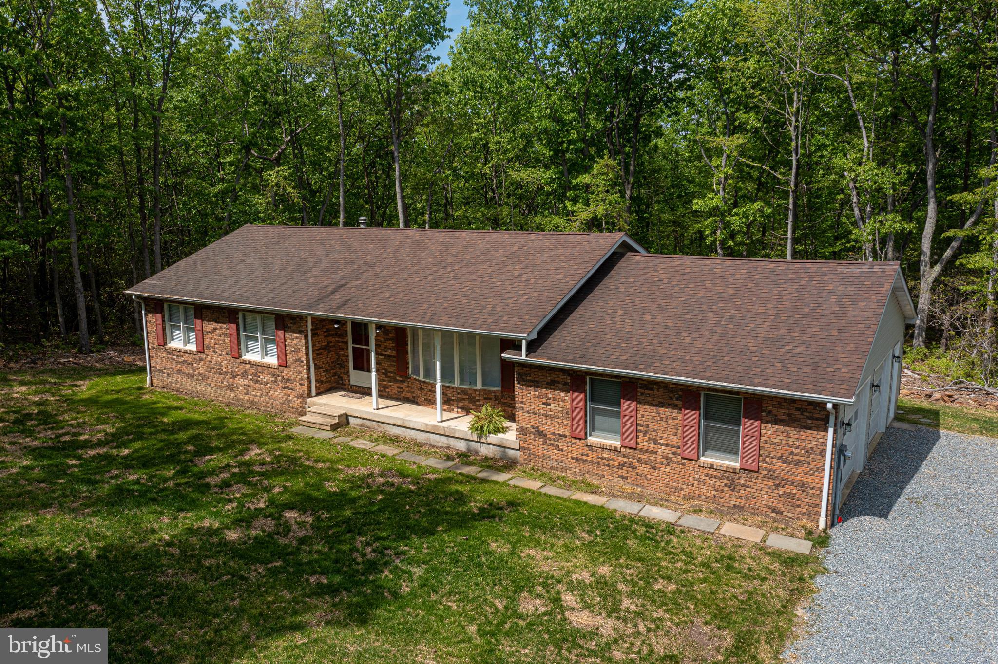2 LAUREL WAY