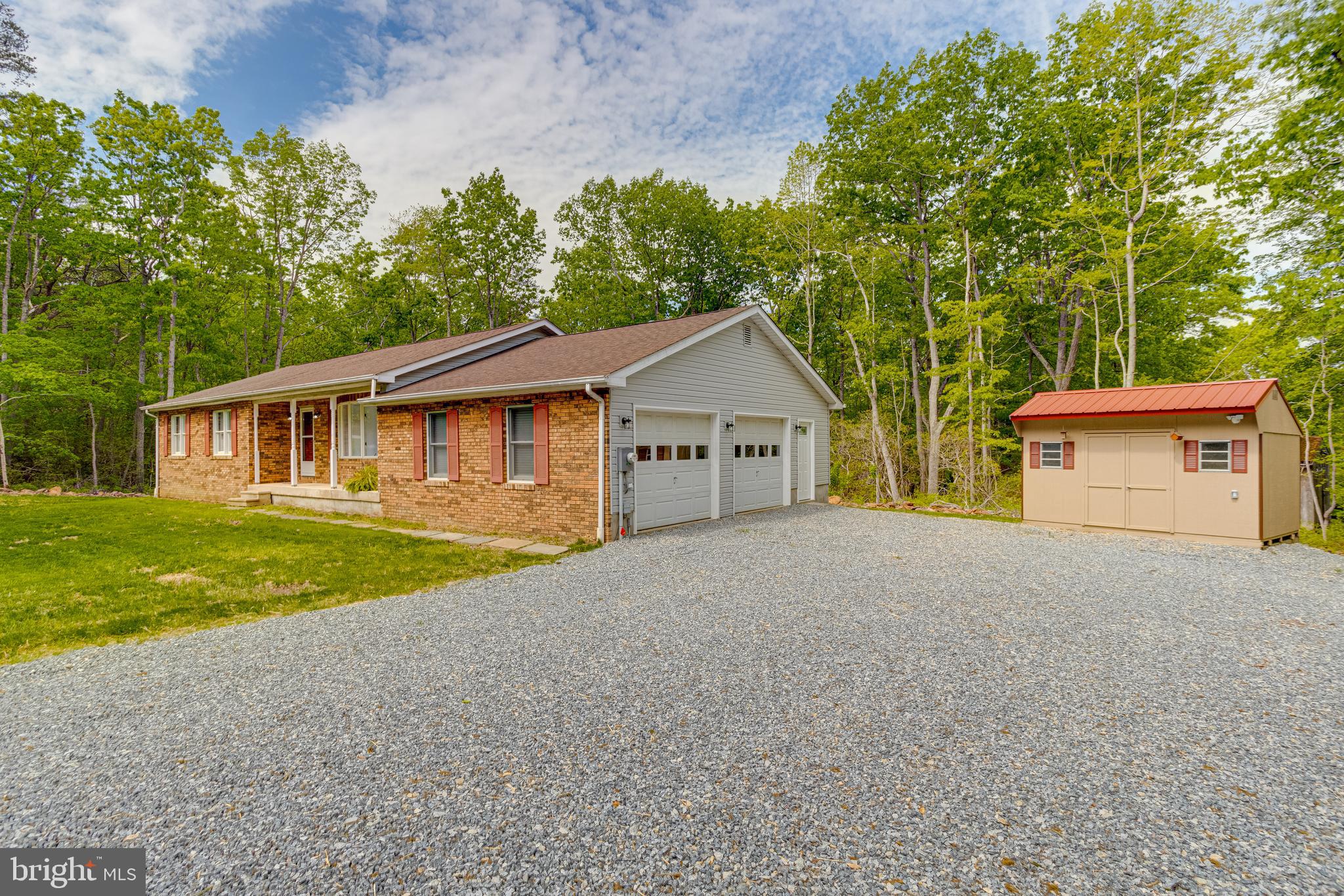 2 LAUREL WAY