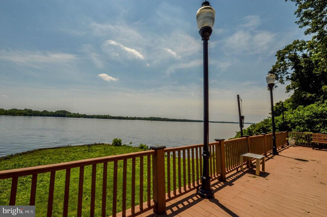 DELAIRE LANDING - Residential