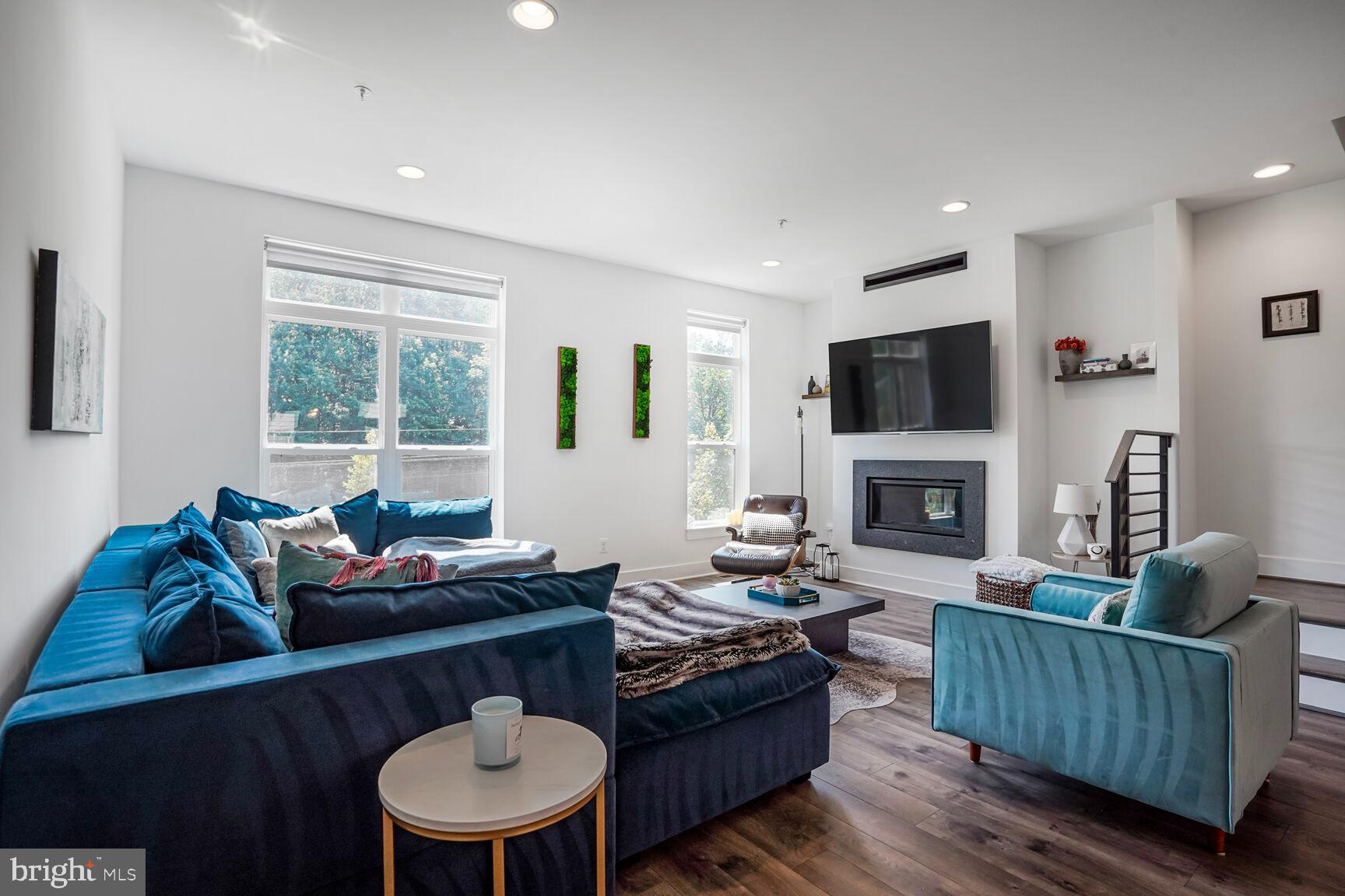 3509 SUTTON HEIGHTS CIRCLE