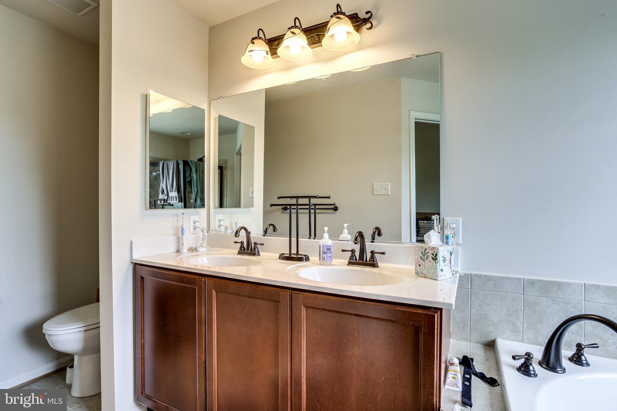 TWIN ARCH CROSSING - Residential