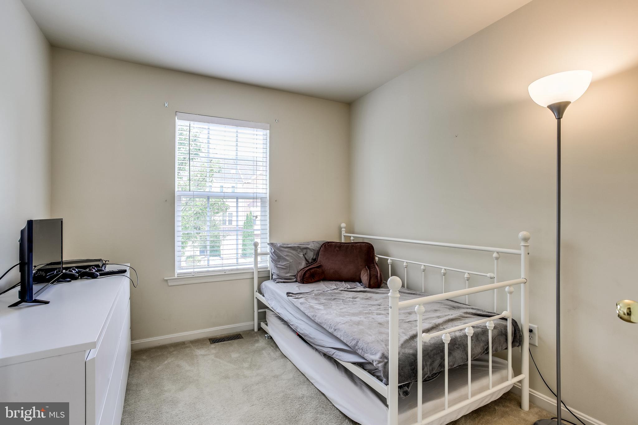 TWIN ARCH CROSSING - Residential