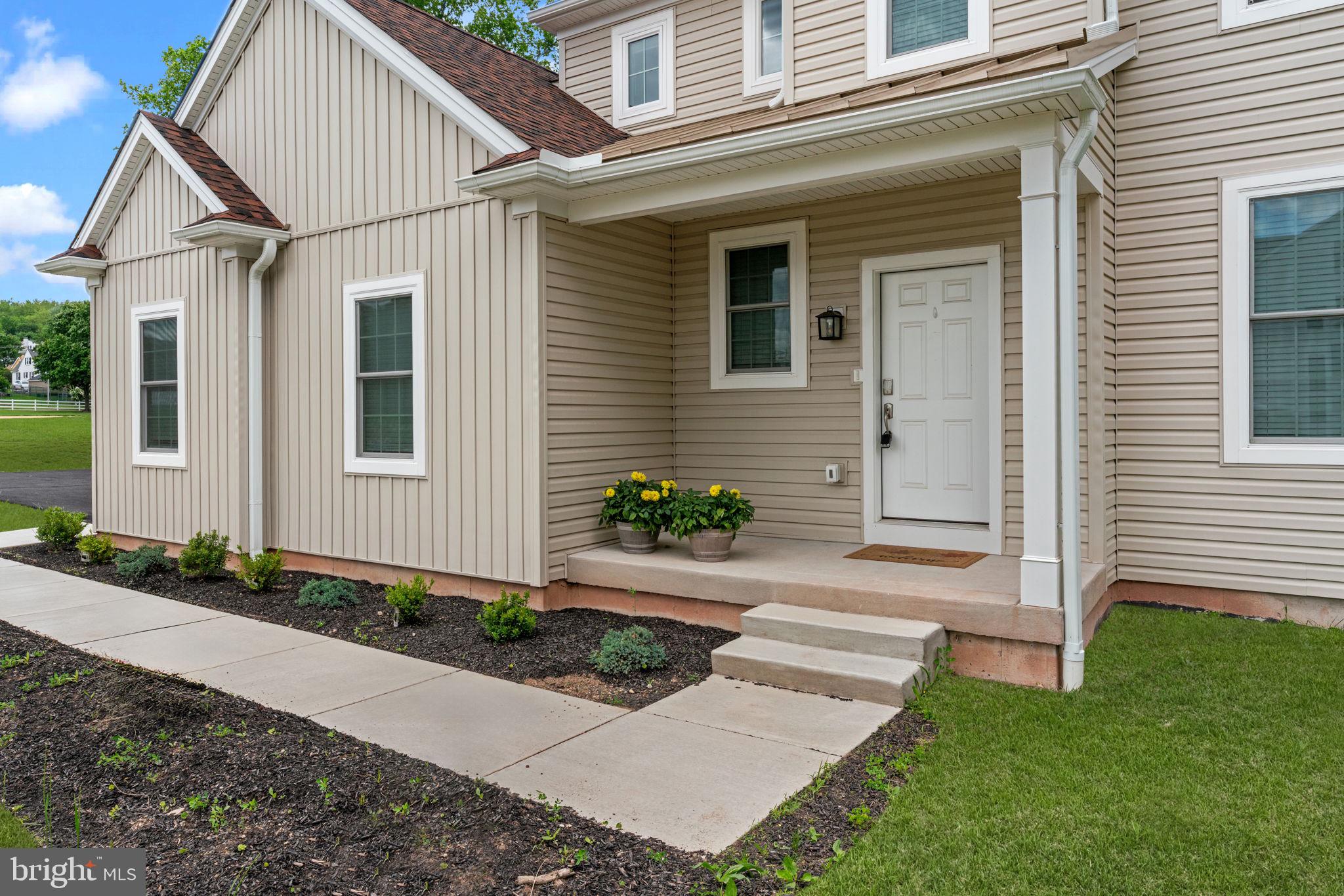 5 BLACKHORSE WOODS LANE