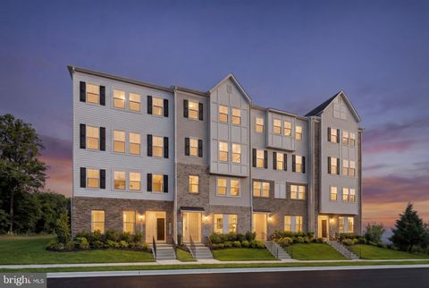 Condo For Sale - 19566 Village Walk Drive<br/> MONTGOMERY VILLAGE, MD 20886