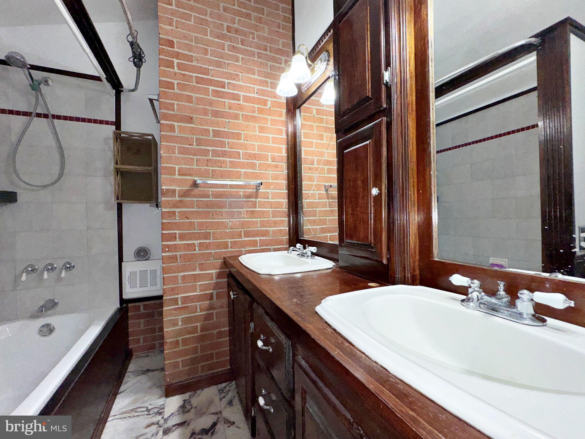 ORCHARD CREST - Residential