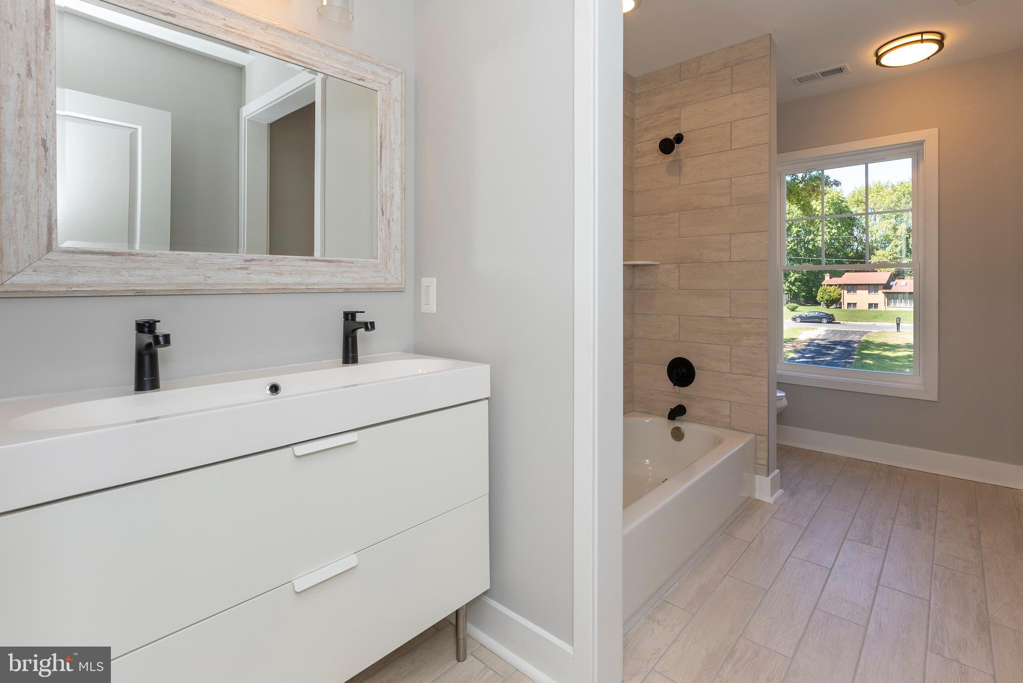 MIDDLE RIVER - Residential