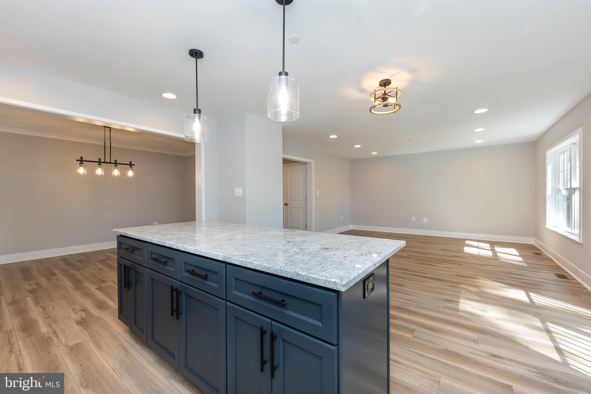 MIDDLE RIVER - Residential