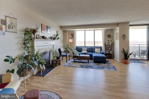 Photo of 5225 Pooks Hill Road #1319S, BETHESDA, MD 20814 (MLS # MDMC2216294)