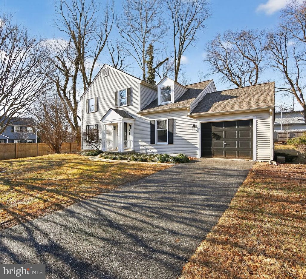 Photo of 76 E Rose Tree Road, MEDIA, PA 19063 (MLS # PADE2105750)