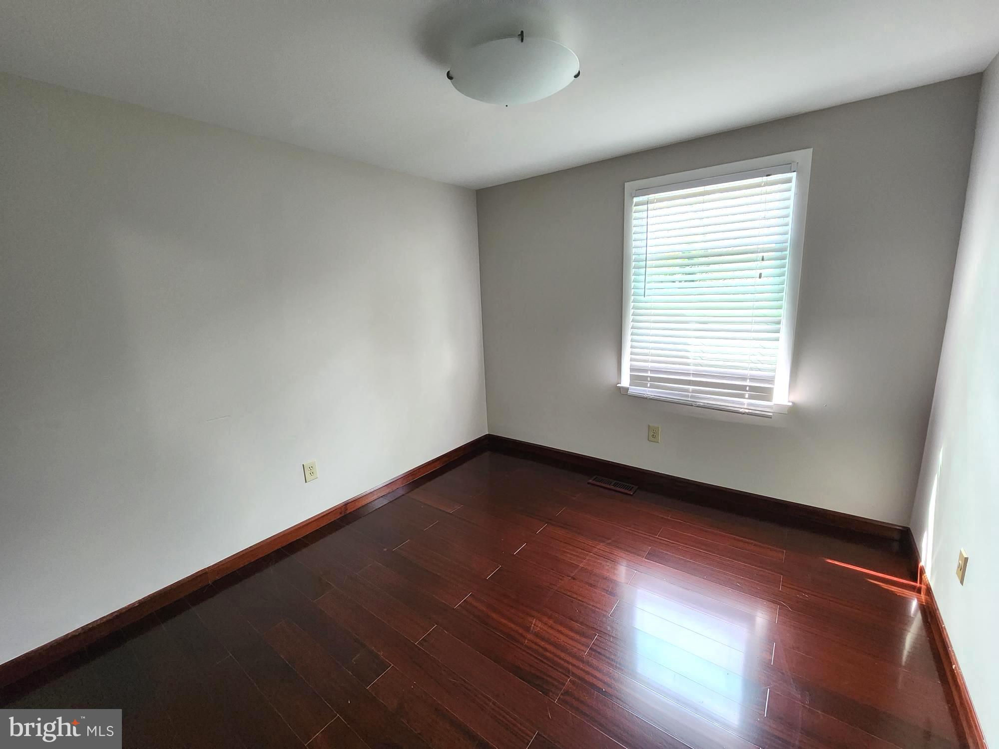 HOLMES RUN WOODS WEST - Residential Lease