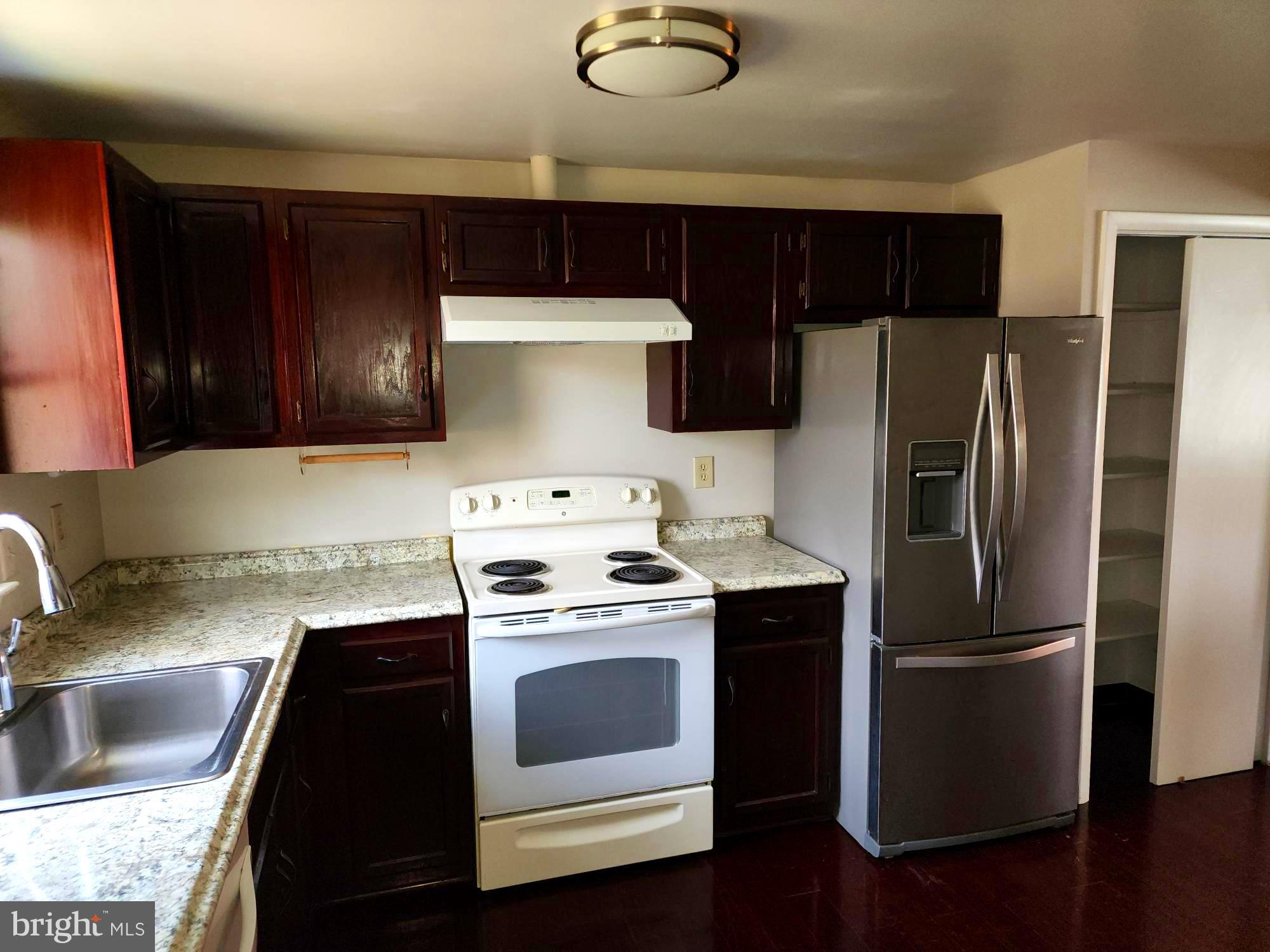 HOLMES RUN WOODS WEST - Residential Lease