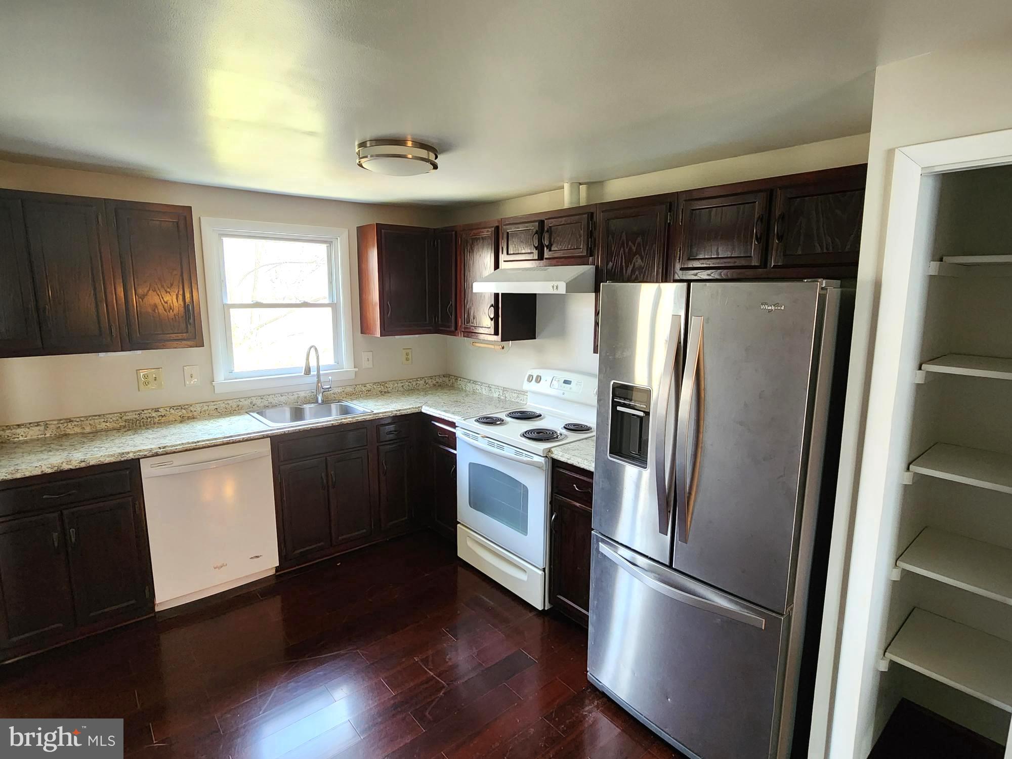 HOLMES RUN WOODS WEST - Residential Lease