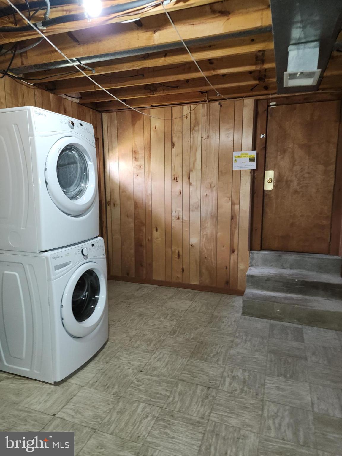 HOLMES RUN WOODS WEST - Residential Lease