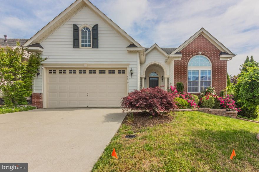 GREAT LOOKING HOME IN ACTIVE ADULT COMMUNITY. MOSTLY HARDWOOD ON MAIN LEVEL. MASTER BEDROOM HAS NEW CARPET. WHOLE HOUSE HAS BEEN PAINTED. 2 FIREPLACES. SCREENED N PORCH. CUSTOM PATIO. HOME IS VACANT AND READY!!!