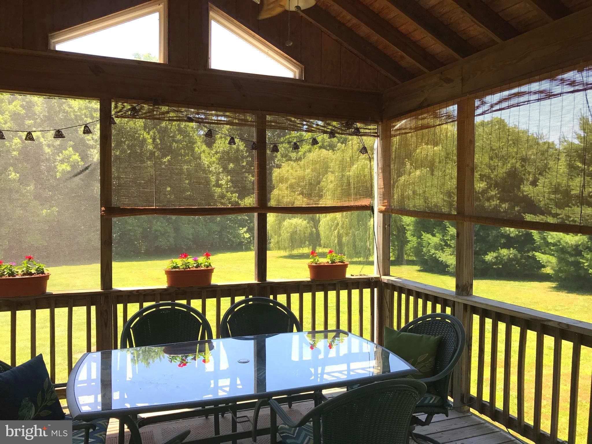 THREE CREEKS - Residential